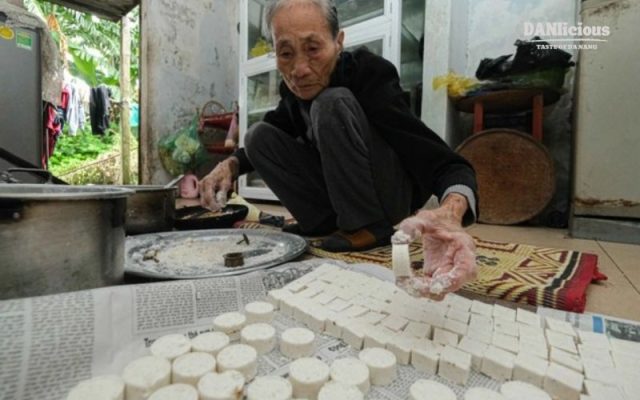 làm bánh đậu xanh nhân thịt hội an