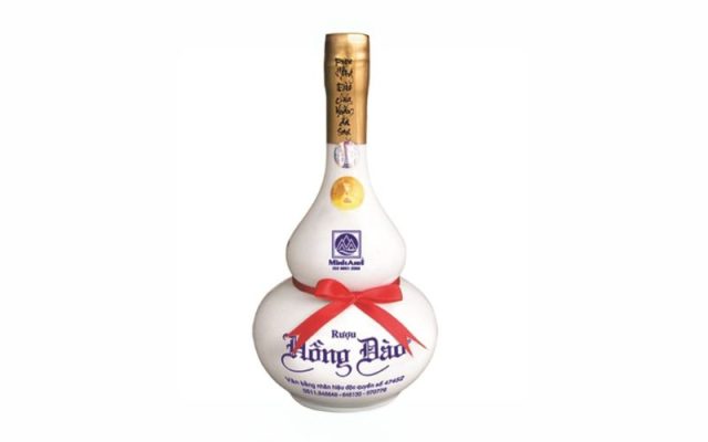 Rượu hồng đào - Đặc sản Đà Nẵng mua về làm quà
